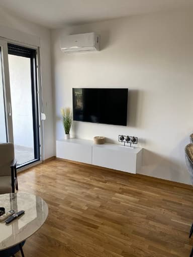 Аренда квартиры в Тивате за 850 евро с новым ремонтом и террасой