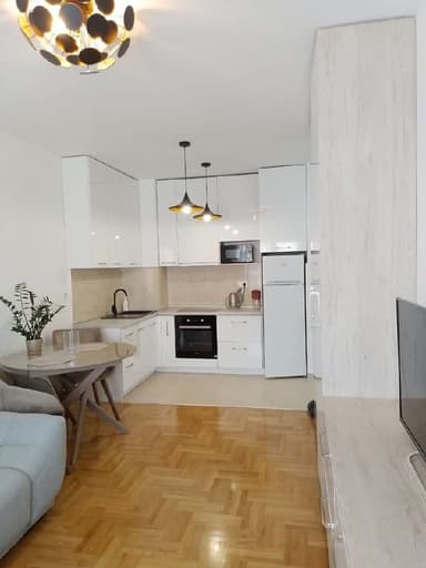 Сдам 1-комнатную квартиру в Будве на лето, цена 1300€ в июле и августе