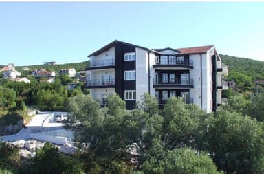 Квартира в Крымовице с бассейном за 215 000 EUR - уютное место близ Будвы