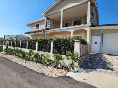 Дом в Черногории - просторный 350 м² с панорамным видом всего за 360 000 EUR!