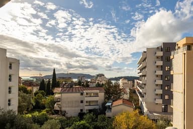 Светлая квартира в Бечичи - 800 EUR/мес, 2 спальни и лифт!